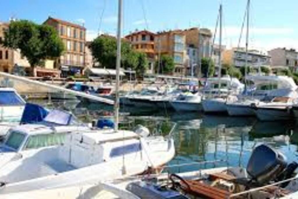 F2 Climatise A Golfe -Juan En Front De Mer Et Piscine Vallauris Esterno foto